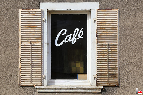 caf&eacute;
